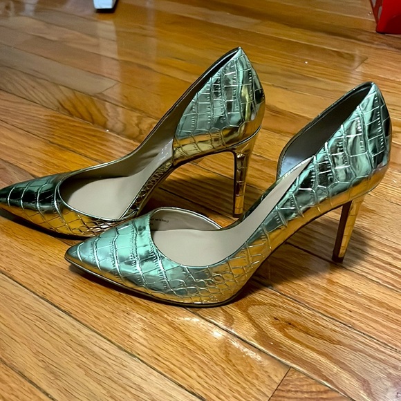 I.N.C shiny gold heels - Size 9 - Picture 2 of 2